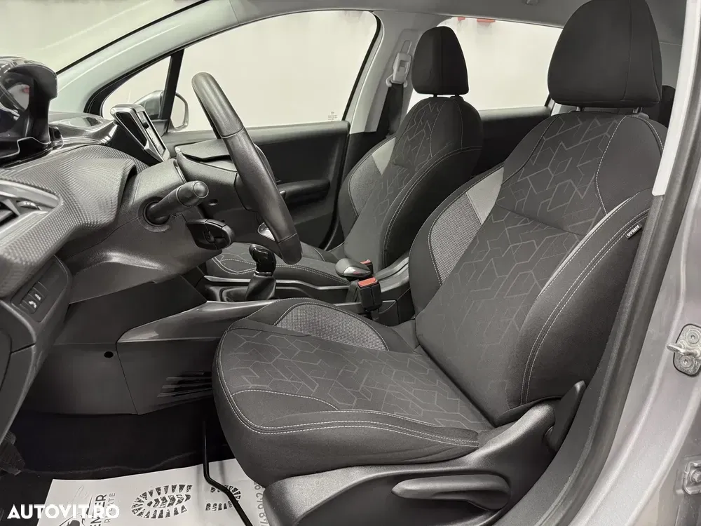 Peugeot 2008 I 1.2 L PureTech Active — imagine 6