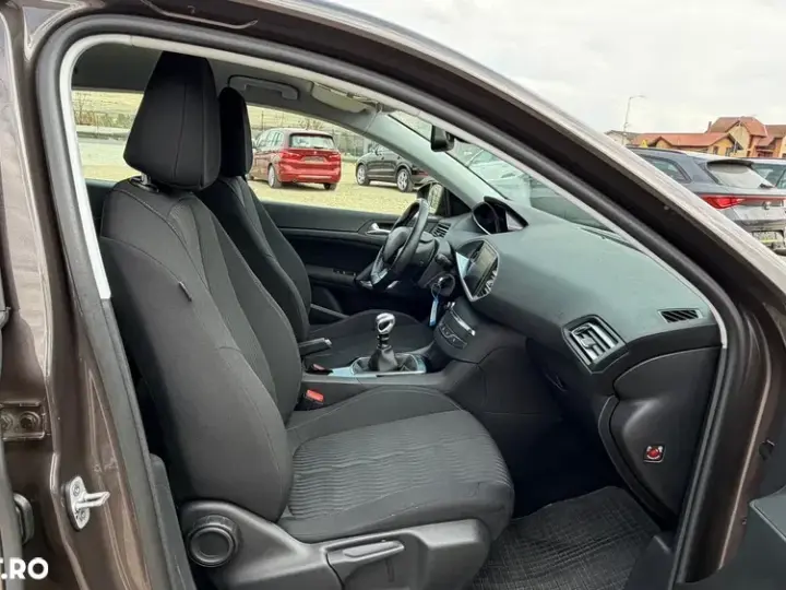 Peugeot 308 II e-HDi 115 Stop & Start Niveau 2 Business-Line