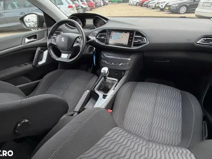 Peugeot 308 II e-HDi 115 Stop & Start Niveau 2 Business-Line
