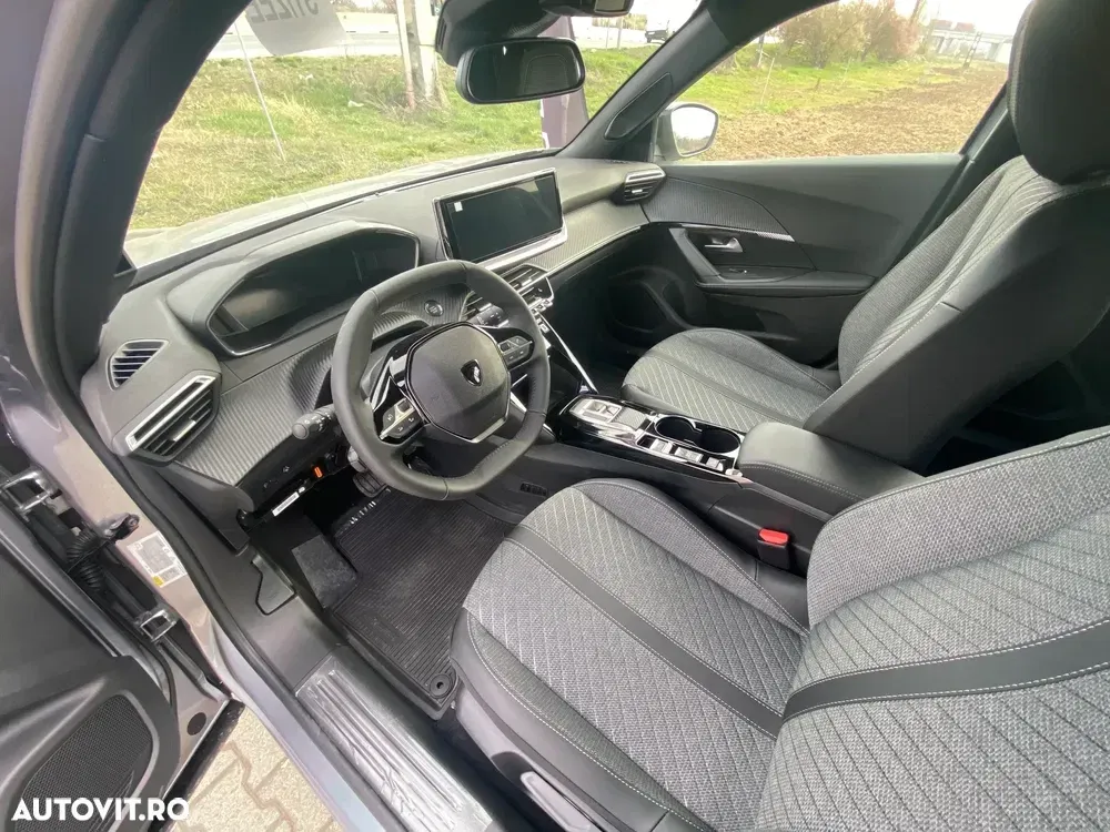 Peugeot 2008 1.2L e-DCS6 MHEV Allure — imagine 6