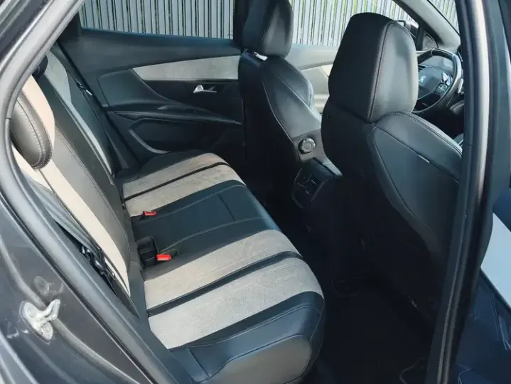 Peugeot 3008 II PHEV 300 EAT8 4X4 GT