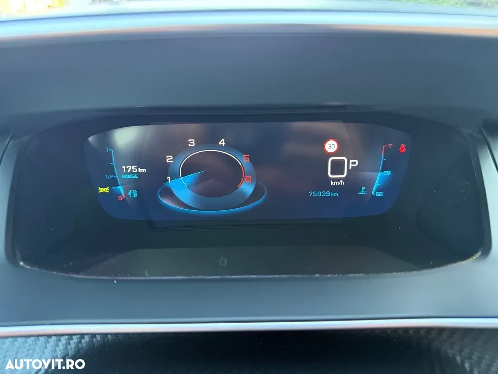 Peugeot 2008 II 1.5 BlueHDI EAT8 STT Allure Pack — imagine 6