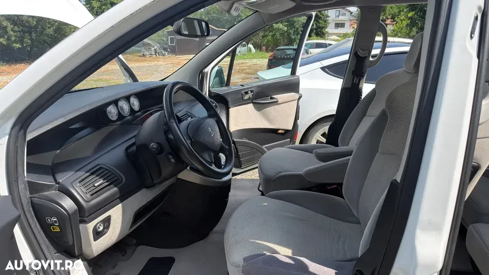 Peugeot 807 HDi 135 Allure — imagine 5