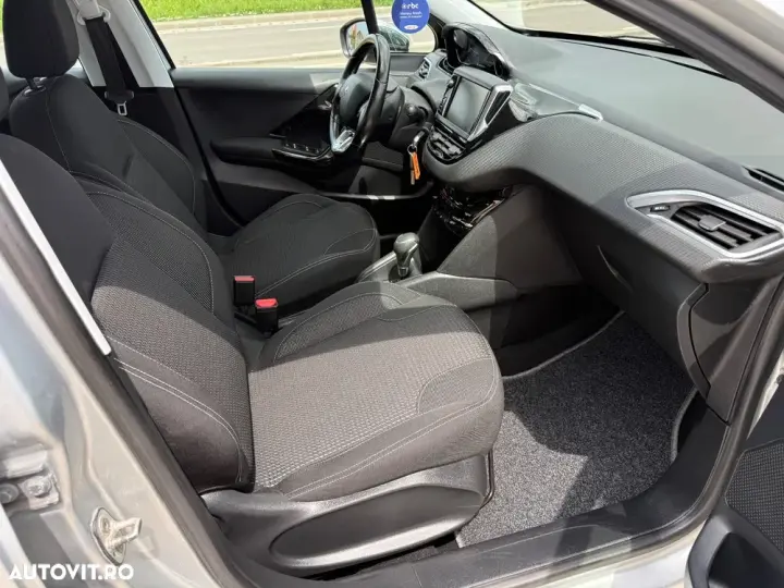 Peugeot 208 I 1.2 L PureTech Turbo S&S EAT6 Allure