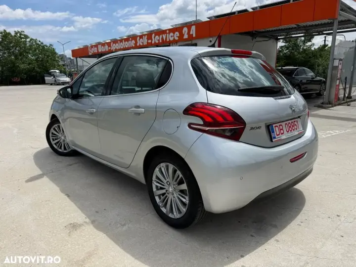 Peugeot 208 I 1.2 L PureTech Turbo S&S EAT6 Allure