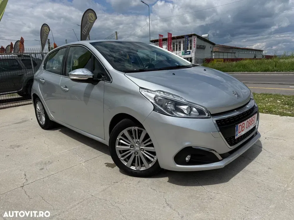 Peugeot 208 I 1.2 L PureTech Turbo S&S EAT6 Allure — imagine 2