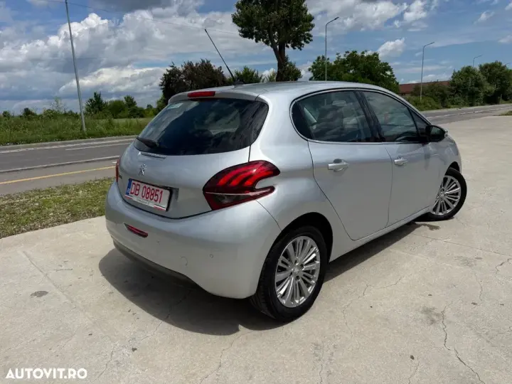 Peugeot 208 I 1.2 L PureTech Turbo S&S EAT6 Allure