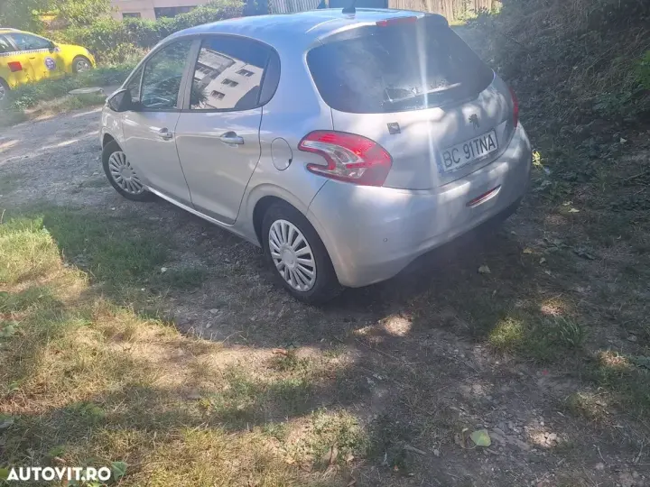 Peugeot 208 I 1.2 L PureTech Active