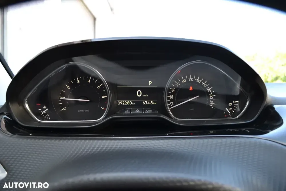 Peugeot 2008 I PureTech 130 Stop&Start EAT6 Allure — imagine 6
