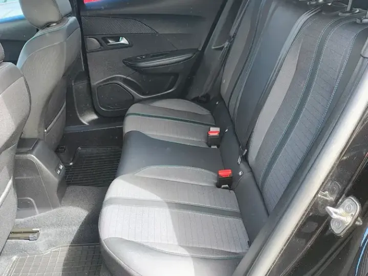 Peugeot 2008 II 1.5 BlueHDI 130 S&S EAT8 Allure