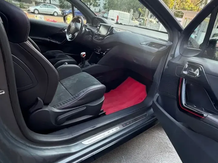Peugeot 208 I