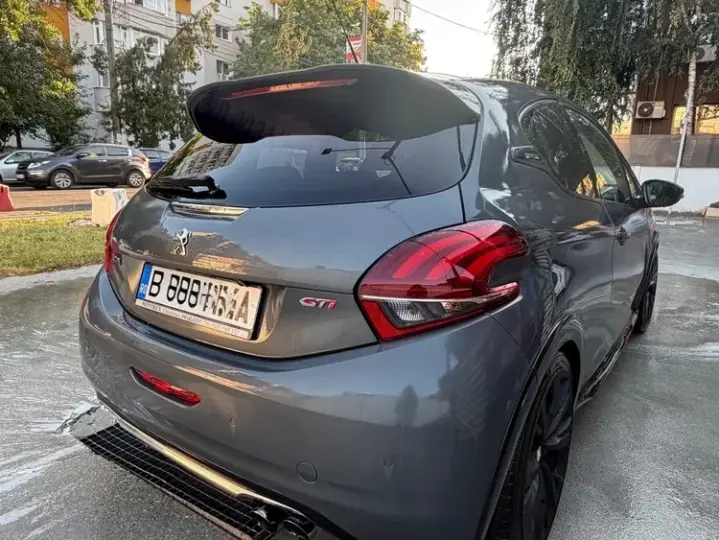 Peugeot 208 I