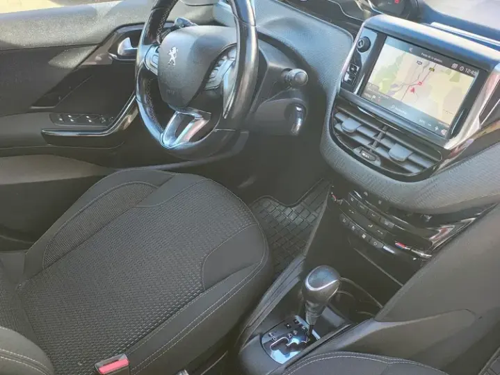 Peugeot 208 I PureTech 110 Stop & Start EAT6 Allure