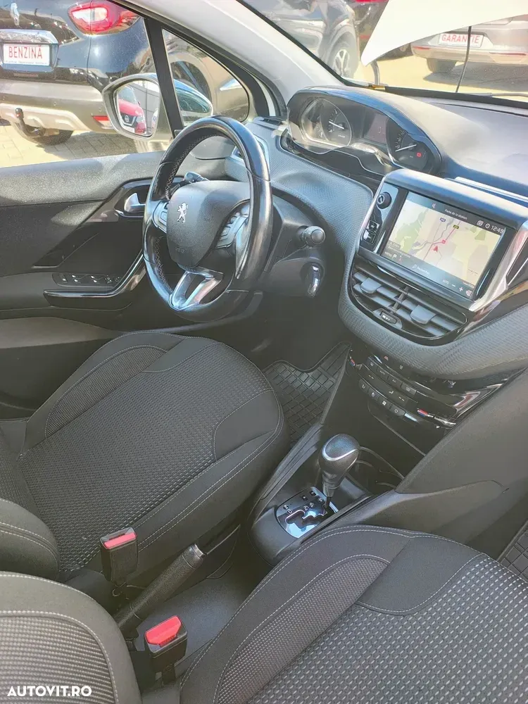Peugeot 208 I PureTech 110 Stop & Start EAT6 Allure — imagine 5