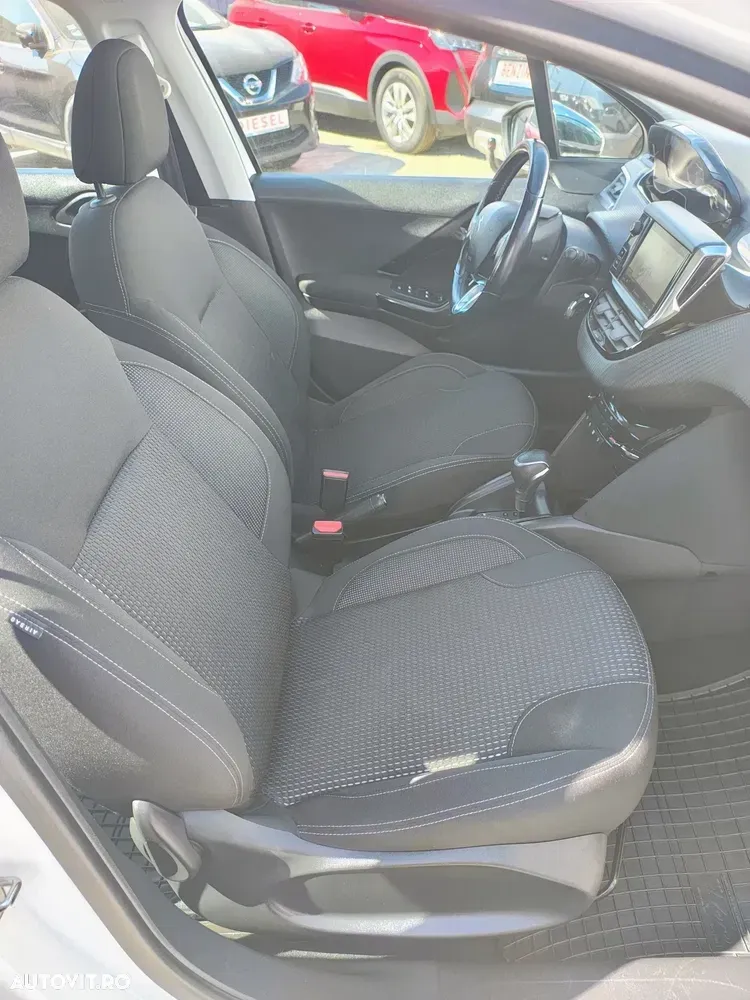Peugeot 208 I PureTech 110 Stop & Start EAT6 Allure — imagine 6