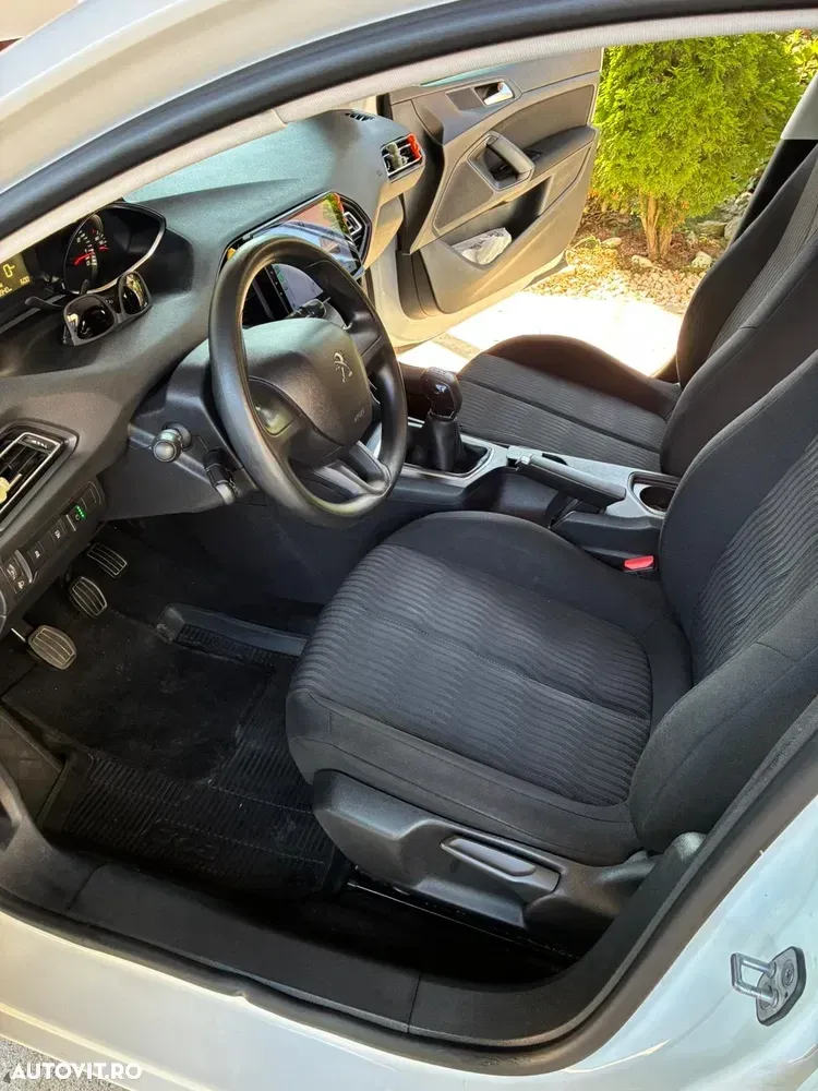 Peugeot 308 II 1.2 L PureTech Access — imagine 3