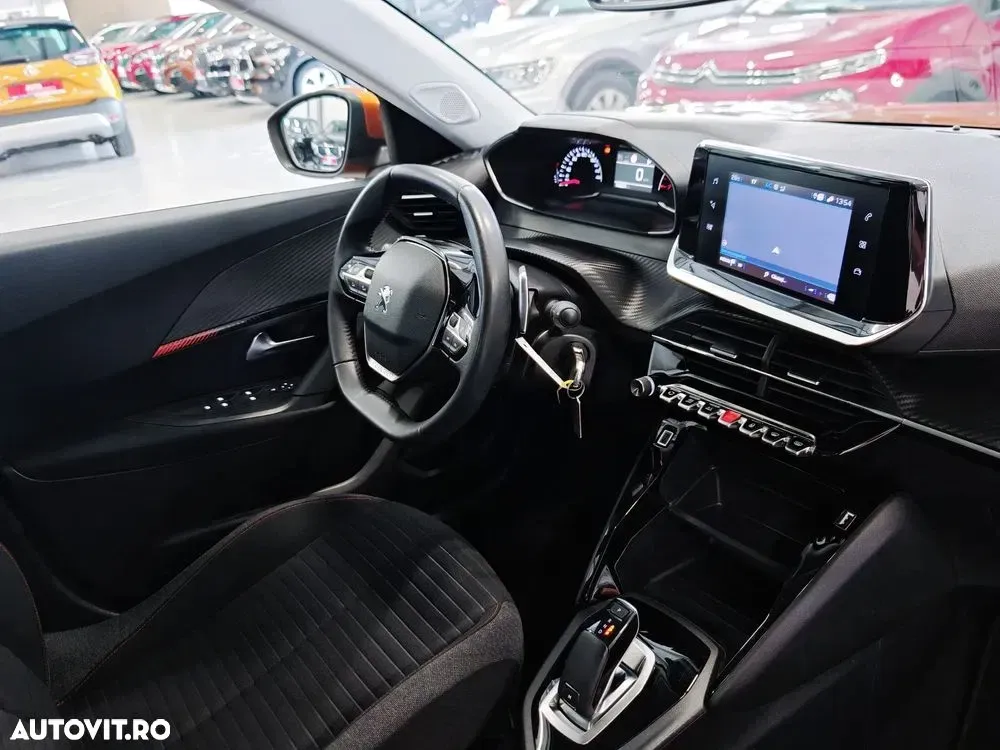 Peugeot 2008 II PureTech 130 EAT8 Active — imagine 6