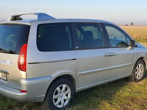 Peugeot 807 HDi 135 Family