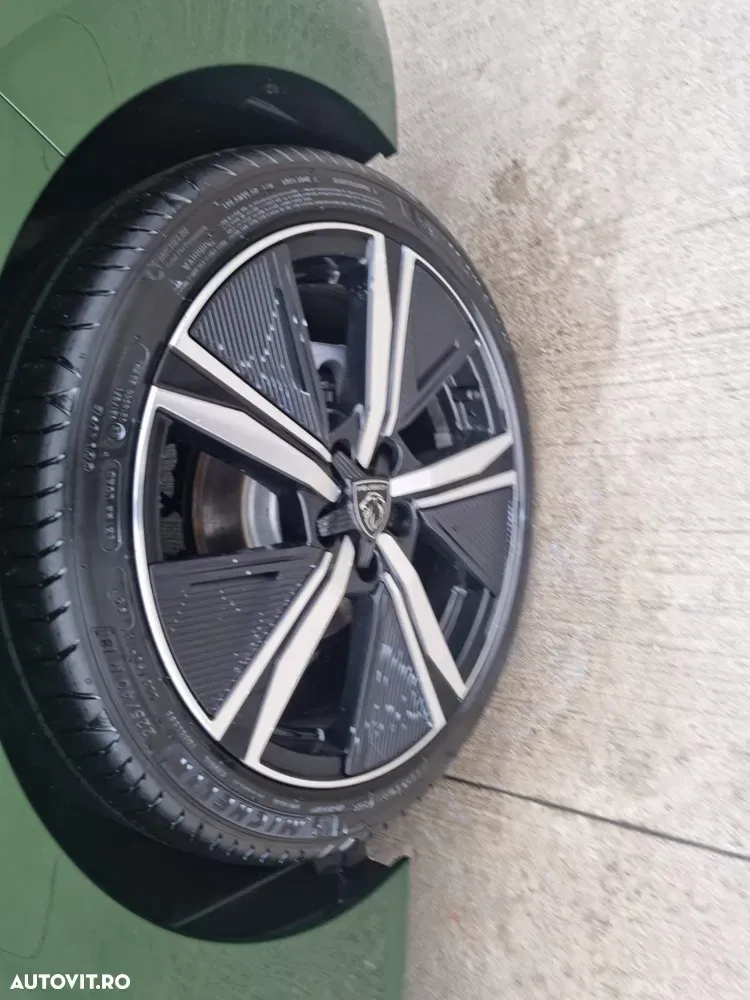 Peugeot 308 III 1.2L PureTech 130 S&S EAT8 GT — imagine 4