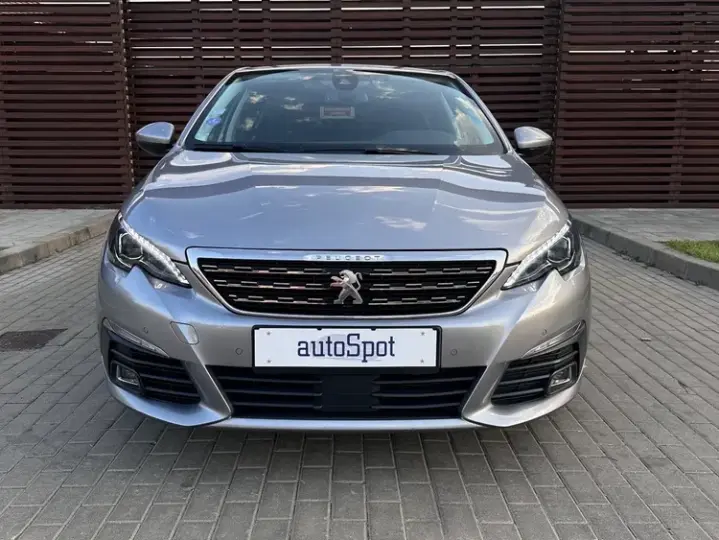 Peugeot 308 II PureTech 130 GPF EAT8 Stop & Start Allure Business-Paket
