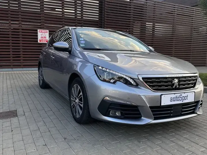 Peugeot 308 II PureTech 130 GPF EAT8 Stop & Start Allure Business-Paket