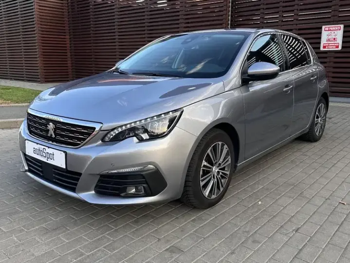 Peugeot 308 II PureTech 130 GPF EAT8 Stop & Start Allure Business-Paket