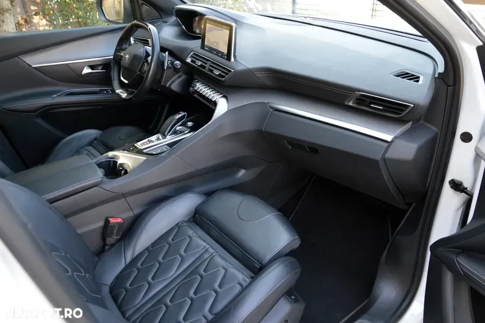 Peugeot 3008 PHEV 300 EAT8 4X4 GT — imagine 6