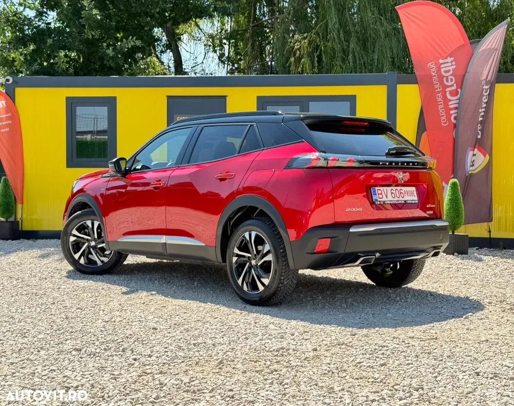 Peugeot 2008 II PureTech 130 EAT8 GT Exclusive — imagine 3