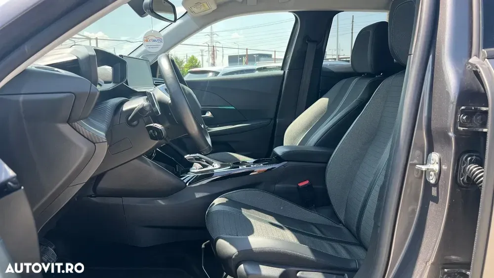 Peugeot 2008 II PureTech 130 EAT8 Allure — imagine 6