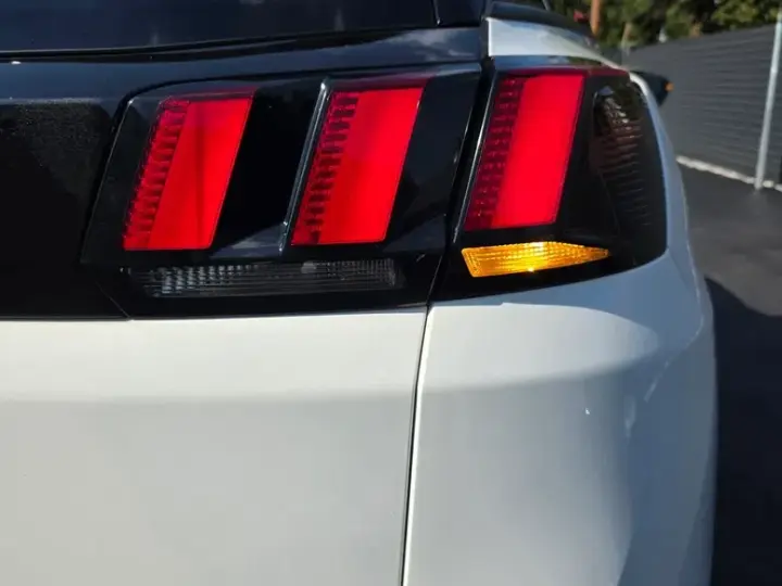 Peugeot 3008 II 1.5 BlueHDI S&S EAT8 Allure