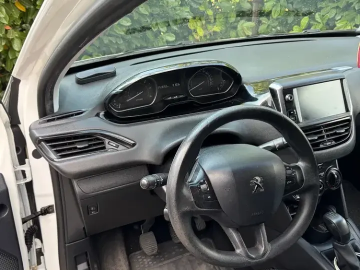Peugeot 208 I 1.6 BlueHDi FAP Style