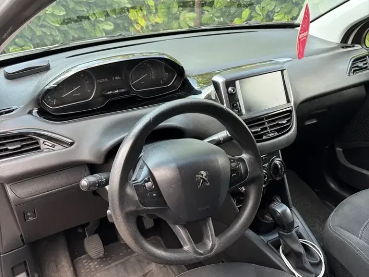 Peugeot 208 I 1.6 BlueHDi FAP Style