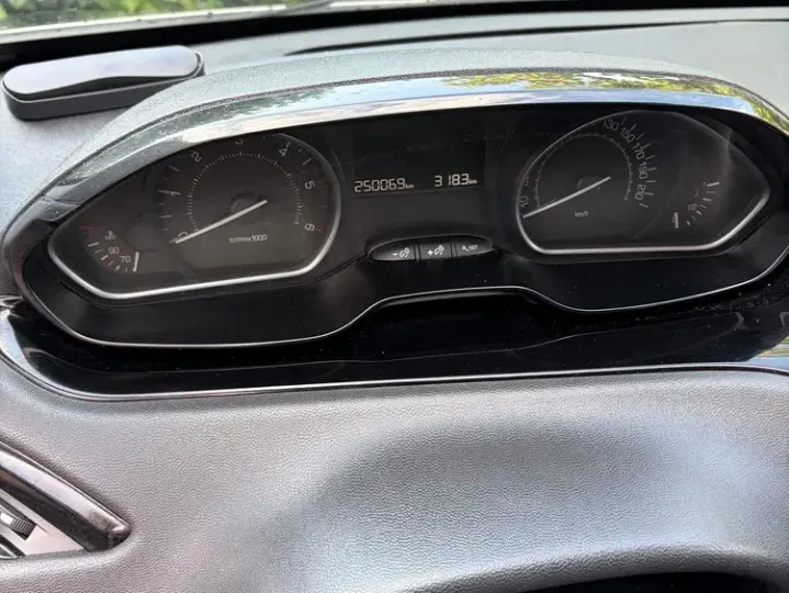 Peugeot 208 I 1.6 BlueHDi FAP Style