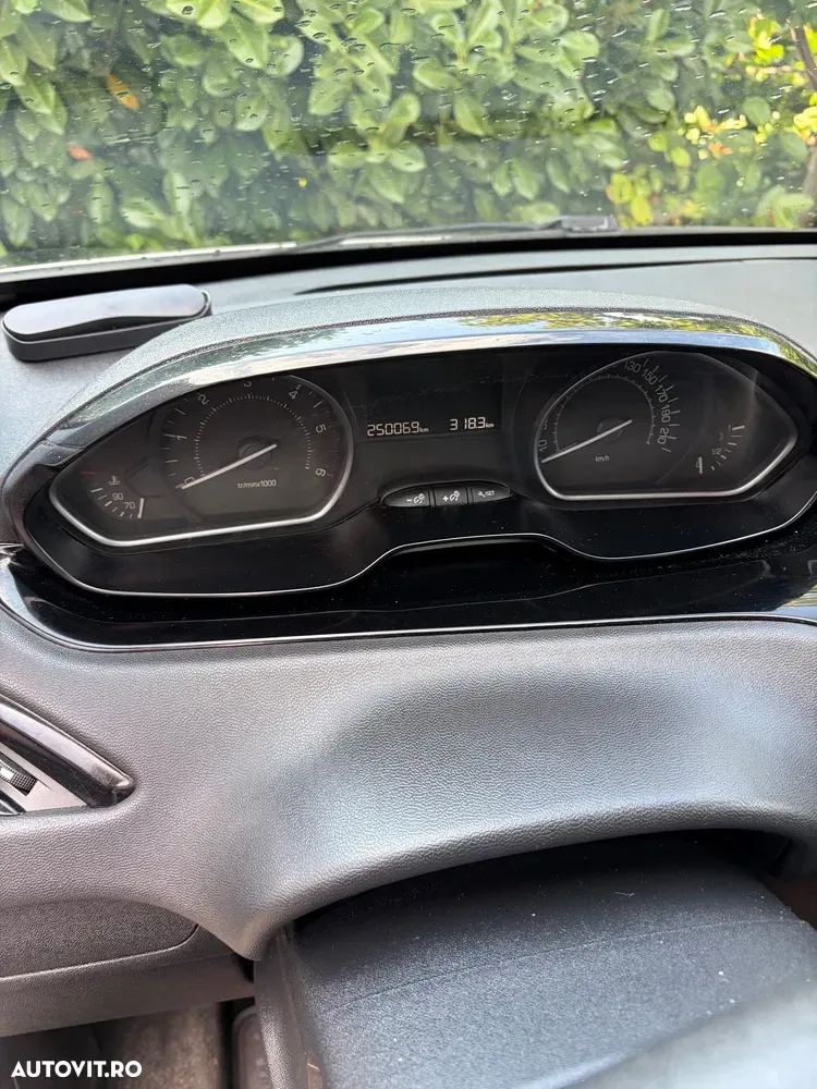 Peugeot 208 I 1.6 BlueHDi FAP Style — imagine 5