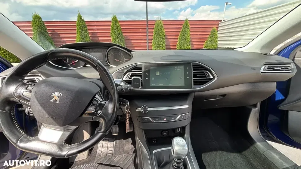 Peugeot 308 II PureTech 130 GPF Stop & Start Allure Business-Paket — imagine 2