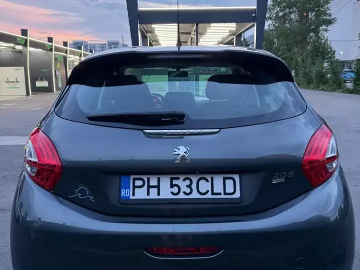 Peugeot 208 I