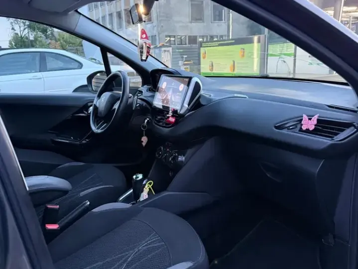 Peugeot 208 I