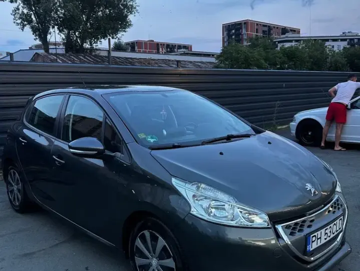 Peugeot 208 I