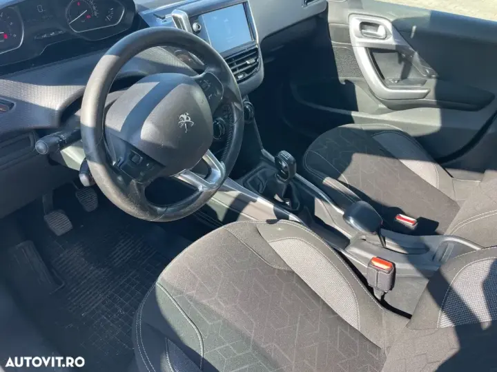 Peugeot 2008 I BlueHDi 100 STOP & START Style