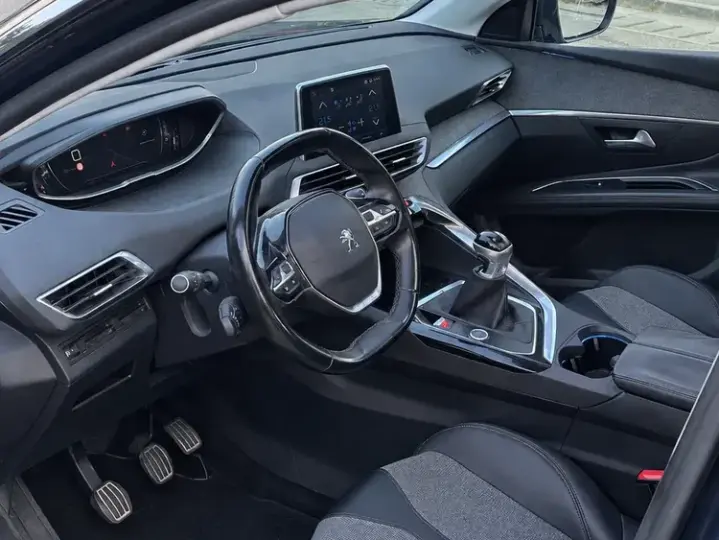 Peugeot 5008 II PureTech 130 Stop & Start Allure Pack