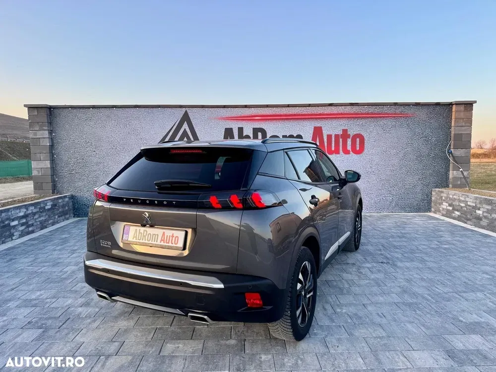 Peugeot 2008 II PureTech 130 EAT8 Allure — imagine 3