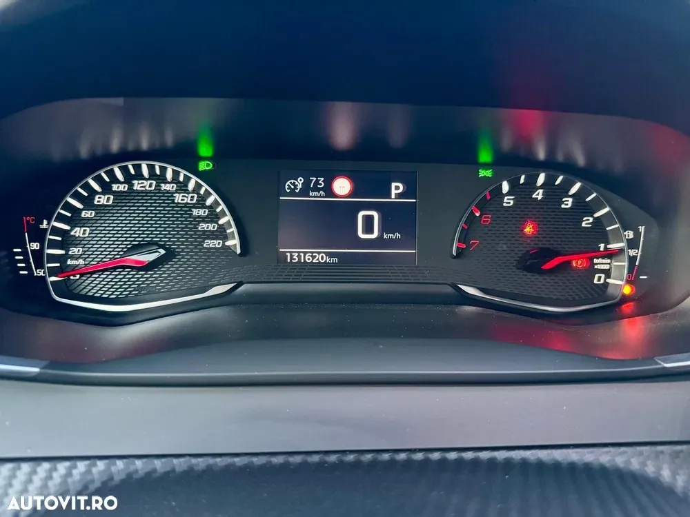 Peugeot 2008 II PureTech 130 EAT8 Allure — imagine 5