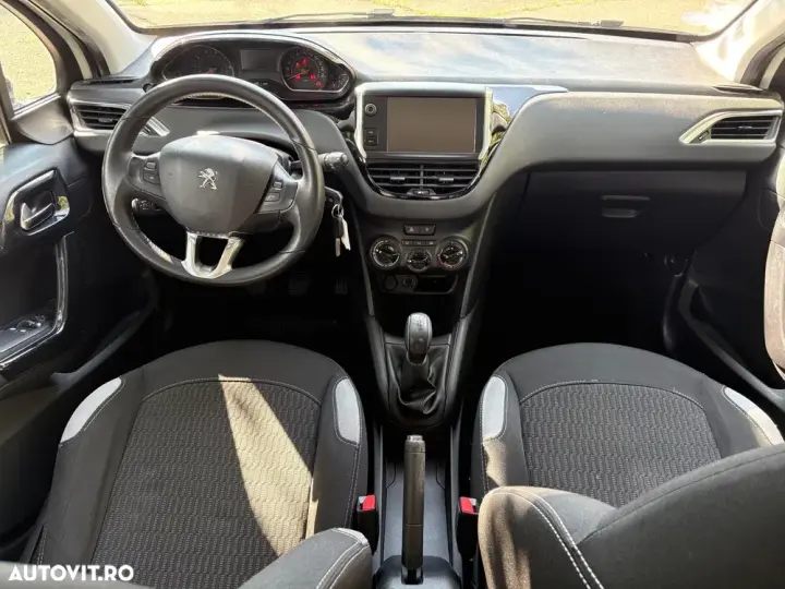 Peugeot 208 I 1.2 L PureTech Active