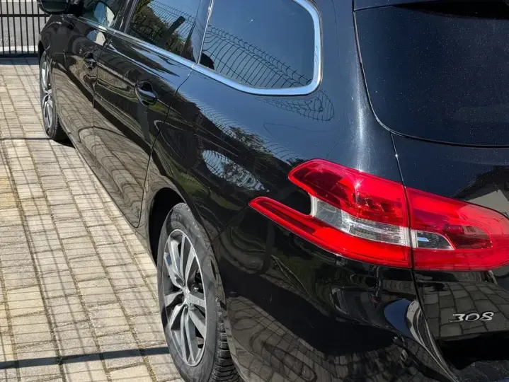 Peugeot 308 II 1.2 L PureTech Turbo Allure Aut.