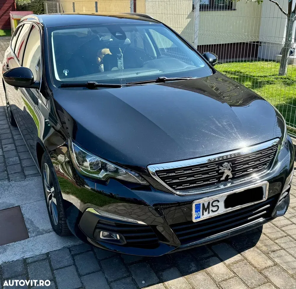 Peugeot 308 II 1.2 L PureTech Turbo Allure Aut. — imagine 2