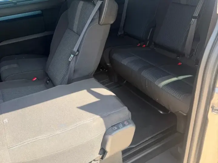 Peugeot Traveller L2H1 BlueHDI S&S Navette VIP