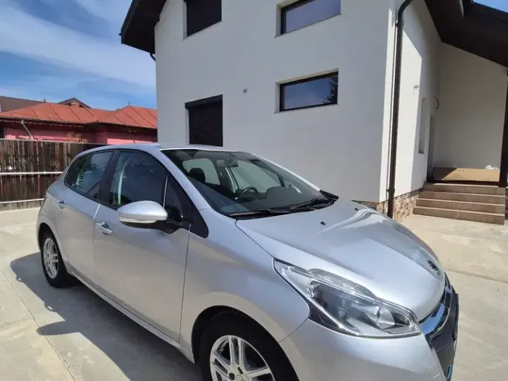 Peugeot 208 I 1.2 L PureTech Active