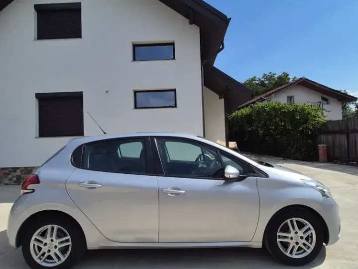 Peugeot 208 I 1.2 L PureTech Active
