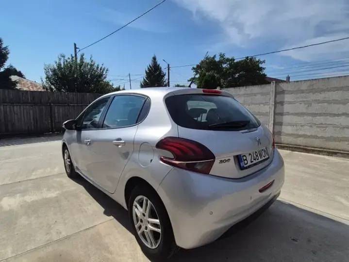Peugeot 208 I 1.2 L PureTech Active