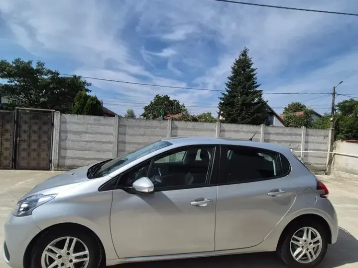 Peugeot 208 I 1.2 L PureTech Active